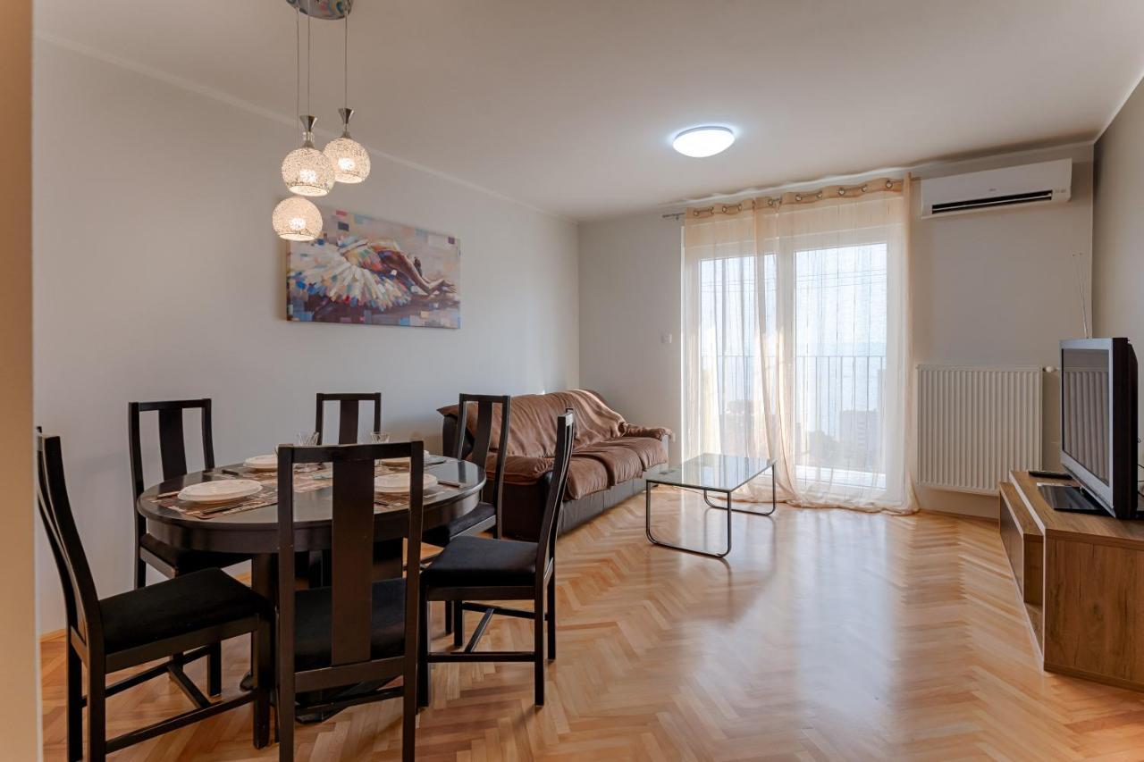 Two Bedroom Apartment Paris Rijeka Eksteriør billede