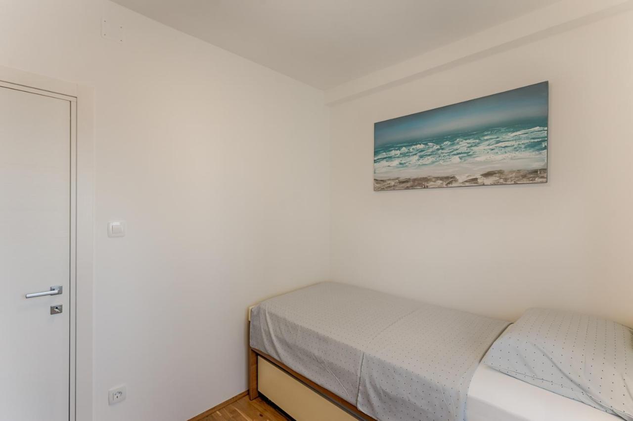 Two Bedroom Apartment Paris Rijeka Eksteriør billede