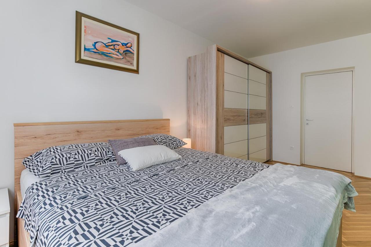 Two Bedroom Apartment Paris Rijeka Eksteriør billede