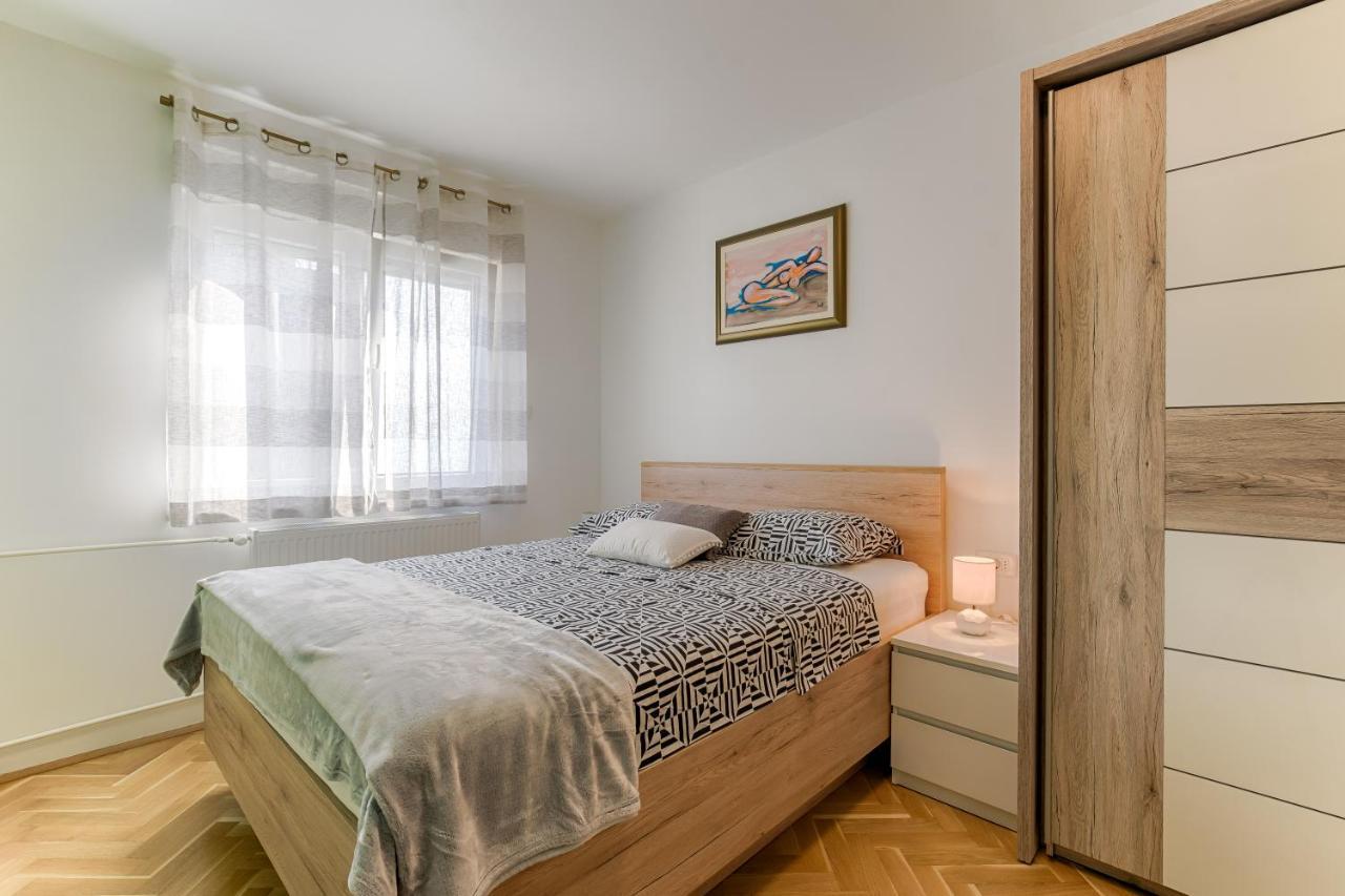 Two Bedroom Apartment Paris Rijeka Eksteriør billede